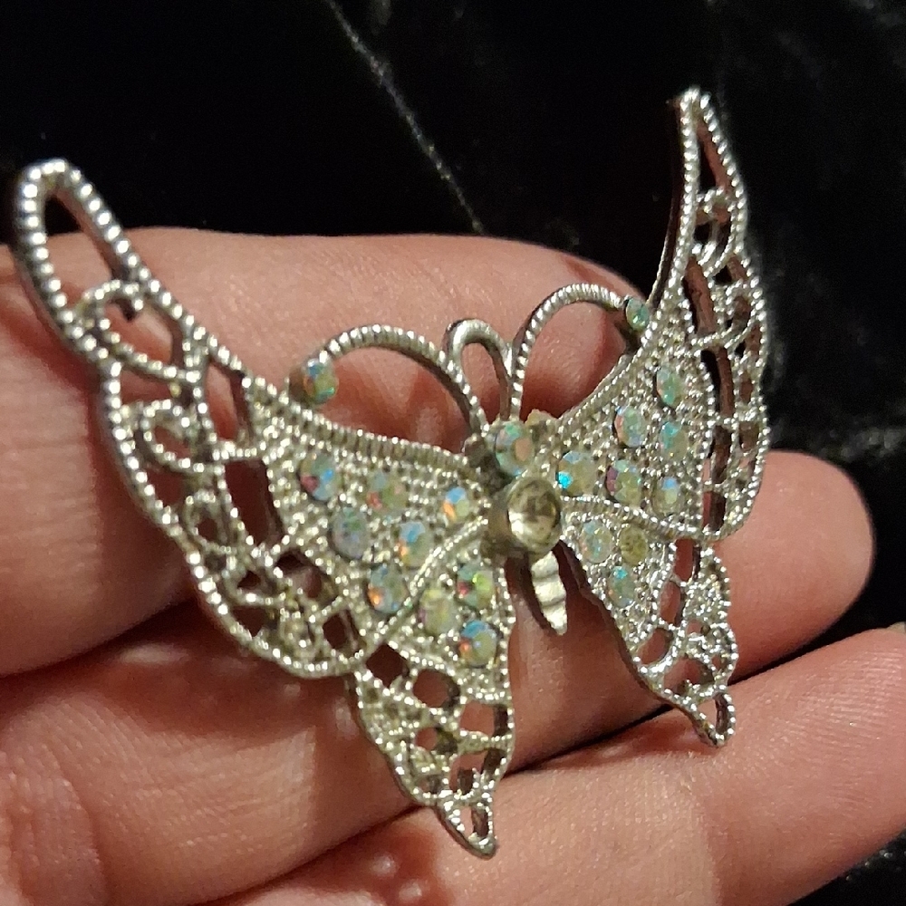 Intricate Silver Filigree Butterfly Brooch - Picture 4 of 5